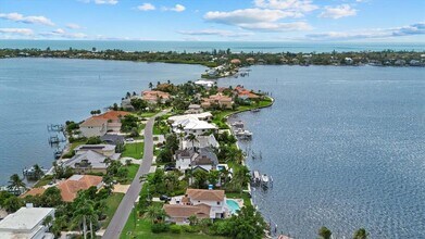 1707 Caribbean Dr in Sarasota, FL - Building Photo - Building Photo