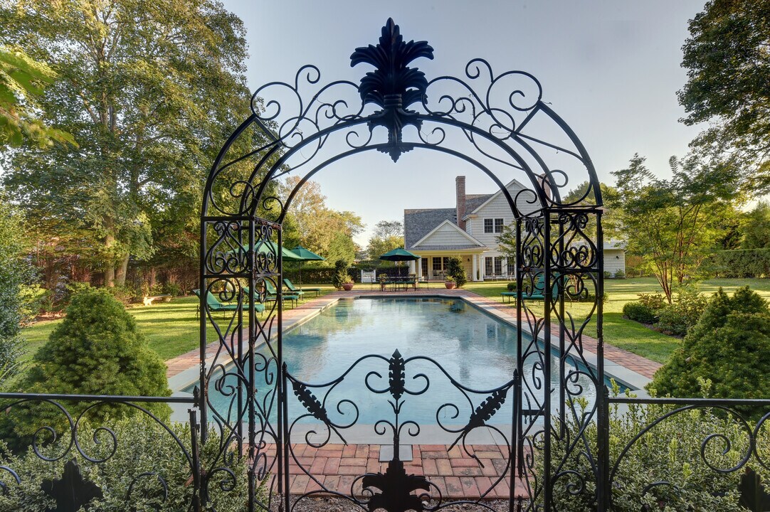 31 Foster Crossing in Southampton, NY - Building Photo