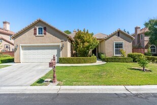 11064 E Mitchell Peak Way in Clovis, CA - Building Photo
