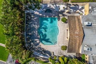 Rio Vista Village in St. Petersburg, FL - Foto de edificio - Building Photo