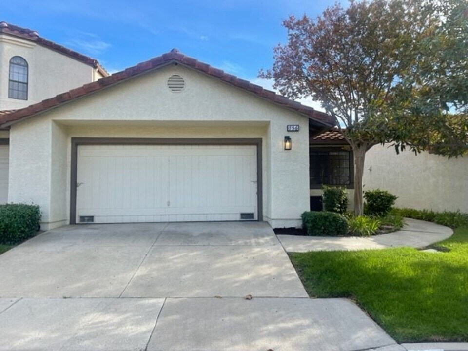 756 Congressional Rd in Simi Valley, CA - Building Photo