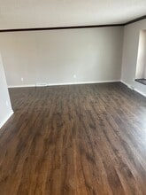 9500 Valdez Dr in Urbandale, IA - Building Photo - Building Photo