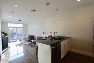 434 McGrath Hwy in Somerville, MA - Building Photo - Building Photo
