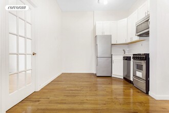 305 E 56th St in New York, NY - Building Photo - Building Photo