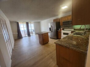 406 NW 68th Ave in Fort Lauderdale, FL - Building Photo - Building Photo