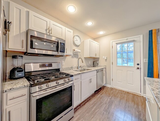 8616 Hickory Ave in Crystal Lake, IL - Building Photo - Building Photo