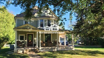 142 N Arch Ave in New Richmond, WI - Building Photo