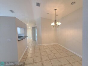 5692 NW 120th Terrace in Coral Springs, FL - Building Photo - Building Photo