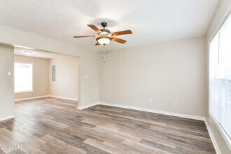 12290 Versailles St in Jacksonville, FL - Building Photo - Building Photo