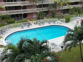 180 NE 12th Ave, Unit 14D in Hallandale Beach, FL - Building Photo - Building Photo