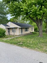 305 Redbud Ln in Ashland, MO - Building Photo