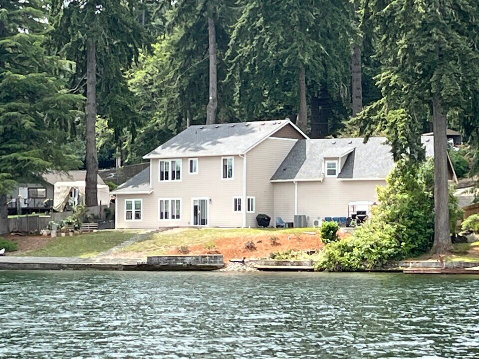 1090 Kitsap Lake Rd NW in Bremerton, WA - Building Photo