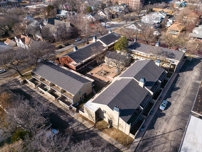 College Hill Flats in Wichita, KS - Building Photo - Building Photo