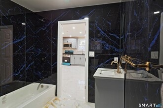 40 Elizabeth St, Unit 2 in Waterbury, CT - Building Photo - Building Photo