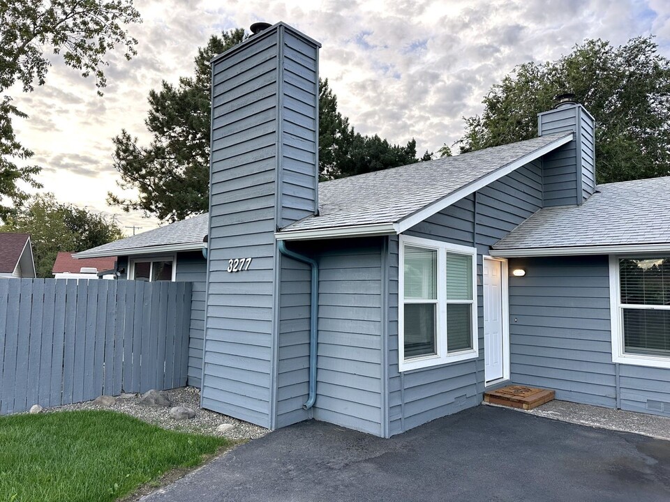 3277 W 9th Ct-Unit -3277 W. 9th Ct. #B in Kennewick, WA - Building Photo