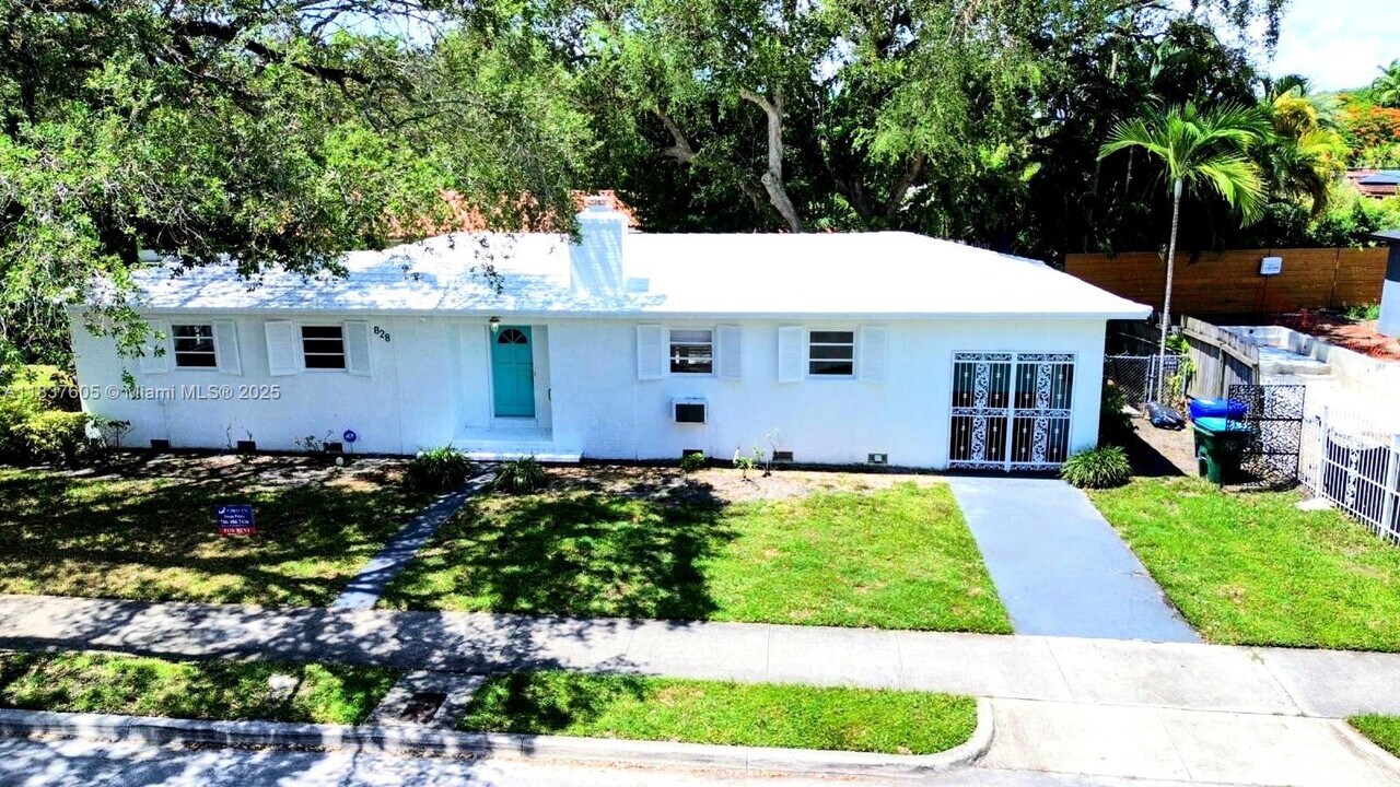 828 NE 76th St in Miami, FL - Building Photo