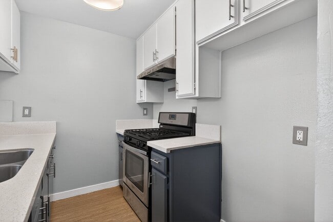 533 E 11th St in Long Beach, CA - Building Photo - Building Photo