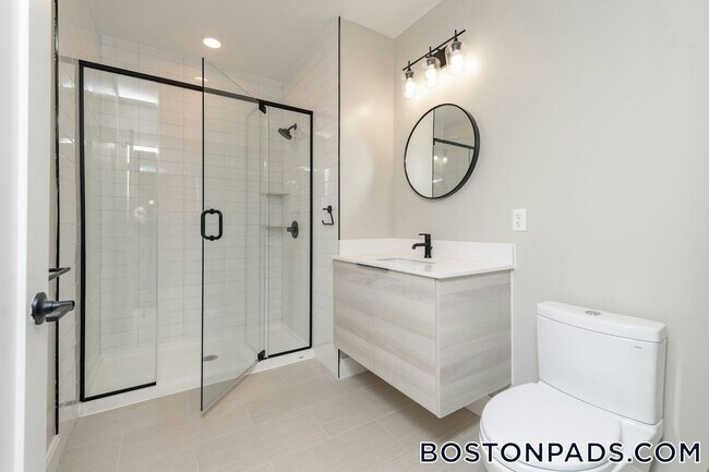 340 Bremen St in Boston, MA - Building Photo - Building Photo