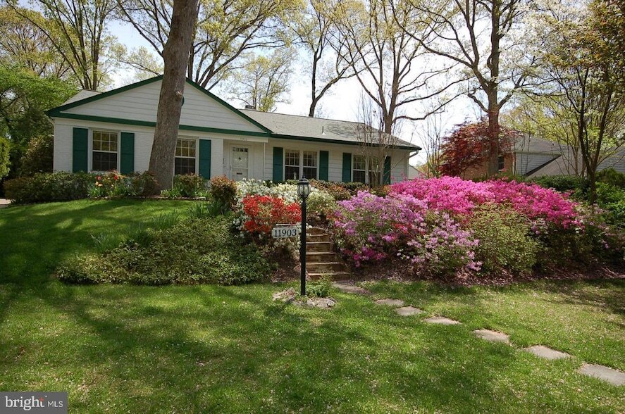 11903 Henry Fleet Dr in Potomac, MD - Building Photo
