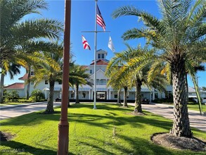 8979 Gustavia Ct in Naples, FL - Foto de edificio - Building Photo