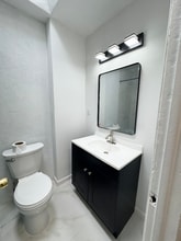 2421 Bleigh Ave in Philadelphia, PA - Foto de edificio - Building Photo