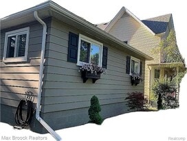 252 N Harvey St in Plymouth, MI - Building Photo
