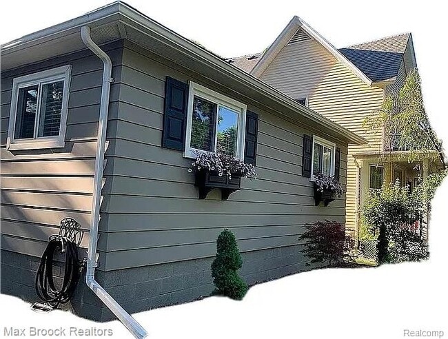 property at 252 N Harvey St