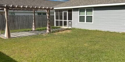 5248 Peach Dr in Milton, FL - Building Photo - Building Photo
