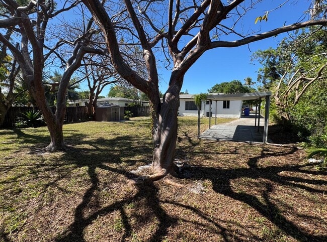 2648 Washington St in Hollywood, FL - Building Photo - Building Photo