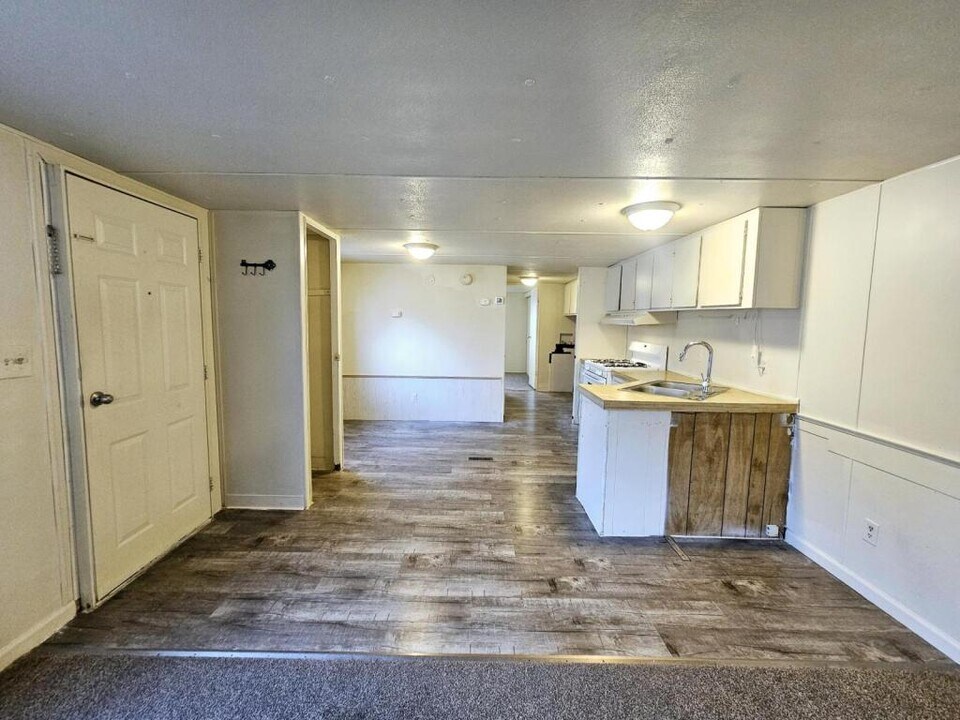 300 Medary Ave S in Brookings, SD - Building Photo