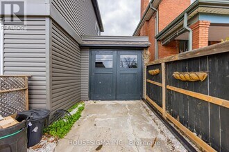 204-204 Wharncliffe Rd S in London, ON - Building Photo - Building Photo