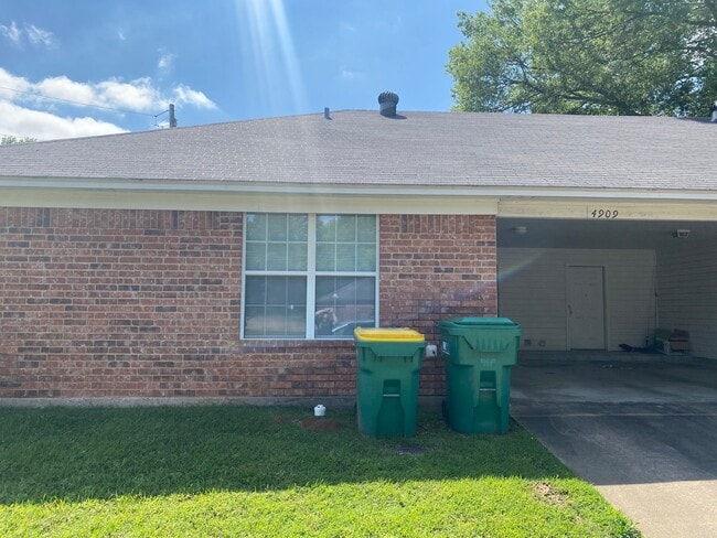 property at 4909 N Park Rd