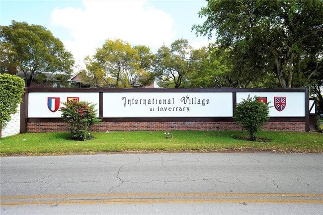 property at 3710 Inverrary Dr