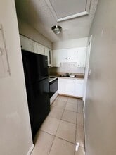 8230 San Jose Manor Dr E, Unit 4 in Jacksonville, FL - Building Photo - Building Photo