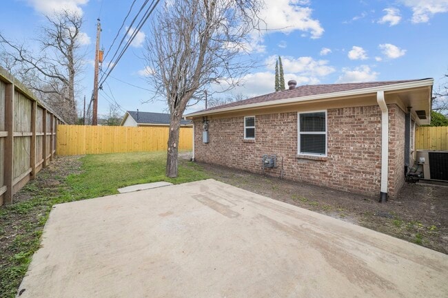 property at 160 W Whitney St