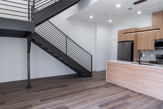 5614 Larkin St in Houston, TX - Foto de edificio - Building Photo