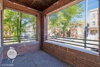 2722 N Kimball Ave, Unit 1 in Chicago, IL - Building Photo - Building Photo