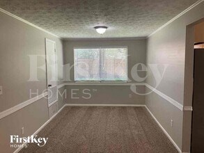 4077 Huntington Forest Blvd in Jacksonville, FL - Foto de edificio - Building Photo