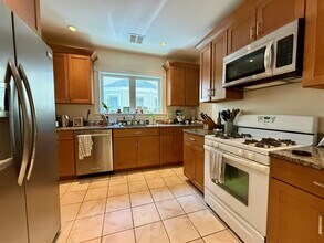 33 Pearson Ave, Unit 1 in Somerville, MA - Foto de edificio - Building Photo
