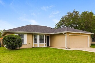 2643 Pinewood Blvd E in Middleburg, FL - Foto de edificio - Building Photo