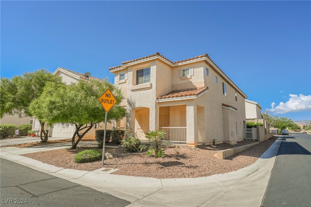 9469 Thatched Sunlight Ct in Las Vegas, NV - Building Photo