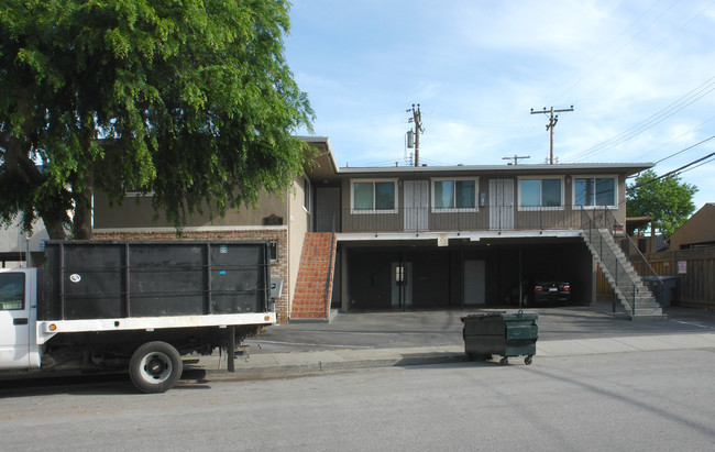 2345 Sutter Ave in Santa Clara, CA - Foto de edificio - Building Photo