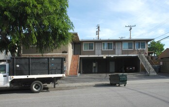 2345 Sutter Ave in Santa Clara, CA - Building Photo - Building Photo