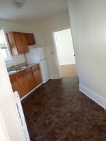12 Grove Ave, Unit 4 in Glens Falls, NY - Building Photo
