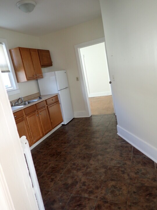 12 Grove Ave, Unit 4 in Glens Falls, NY - Building Photo