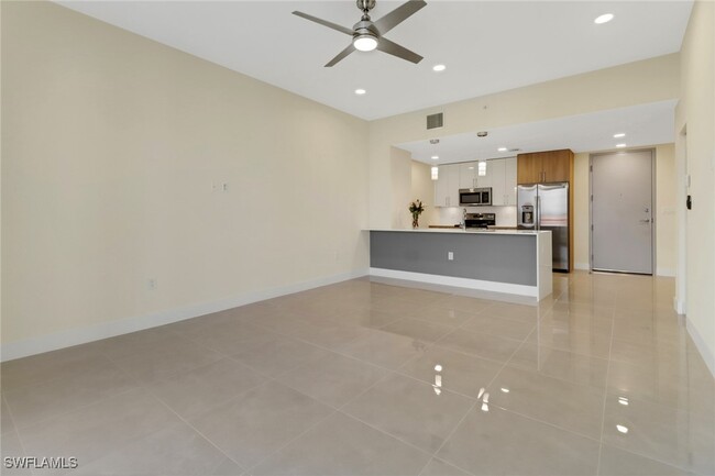 26600 Rose Pointe Dr-Unit -b303 in Bonita Springs, FL - Foto de edificio - Building Photo