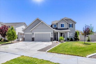 2037 W Wood Chip Dr in Meridian, ID - Building Photo