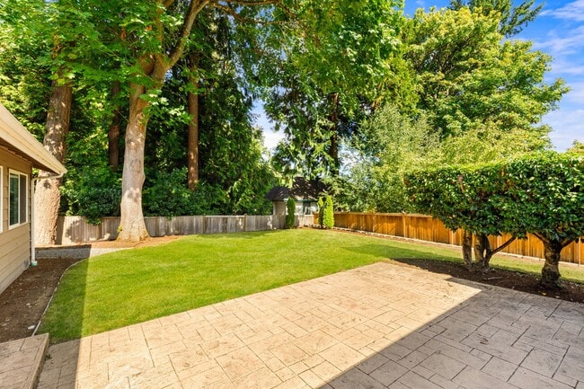 16020 NE 57th St in Redmond, WA - Building Photo - Building Photo