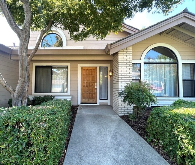 11636 N Carson Way in Gold River, CA - Building Photo - Building Photo