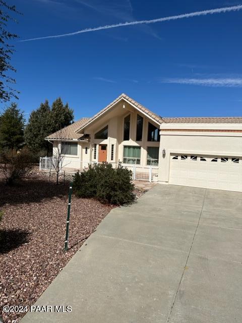 2242 W Charteroak Dr in Prescott, AZ - Foto de edificio